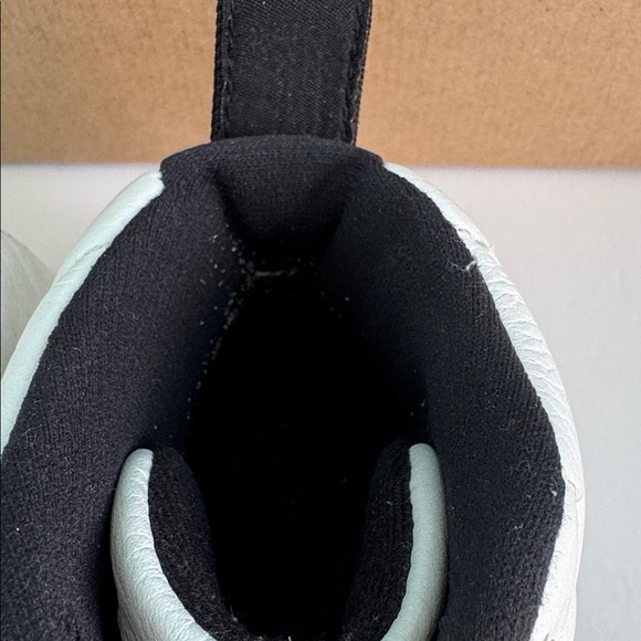 Nike Size 10 - Air Jordan 12 OG 1997 Taxi 130690-101 Authentic Make an offer! - Picture 11 of 13